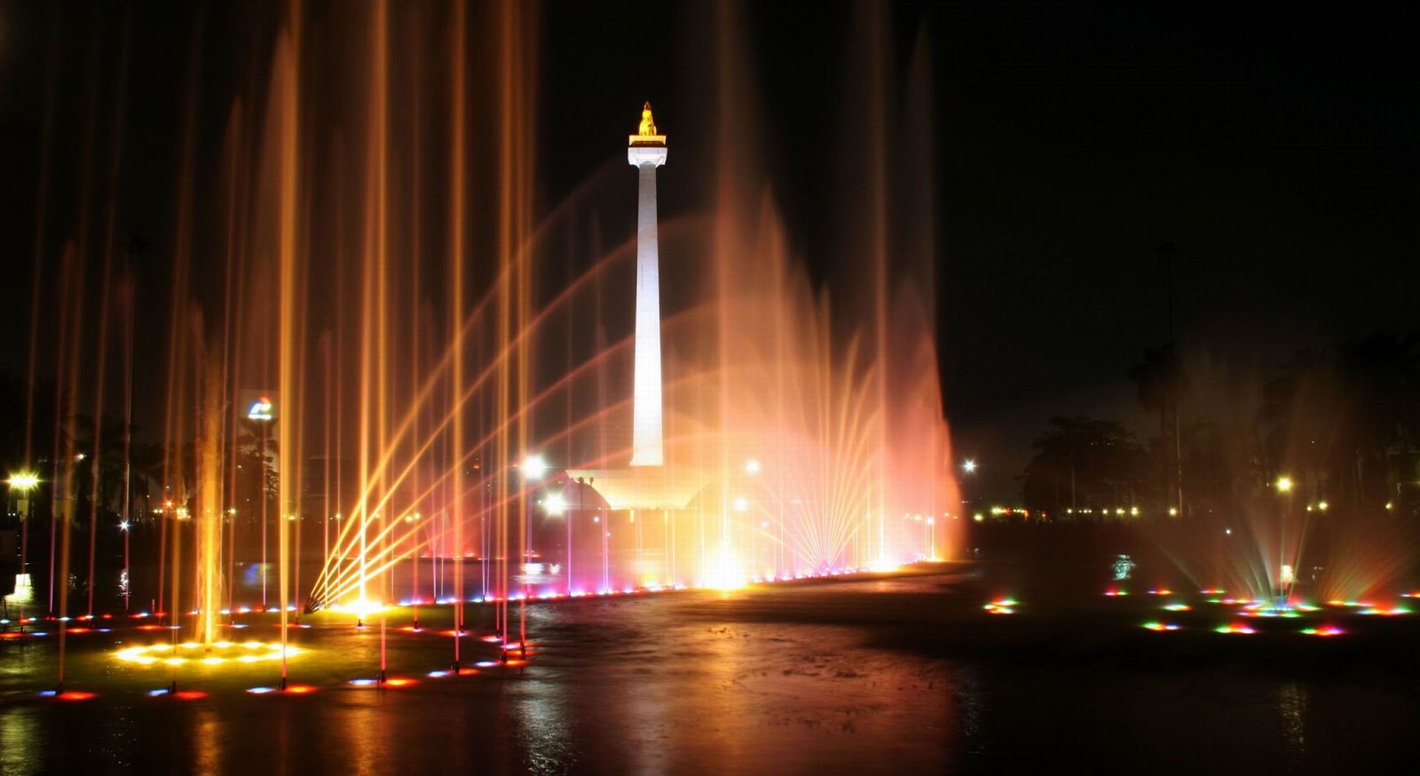 images/places/structures/4/Monas-3